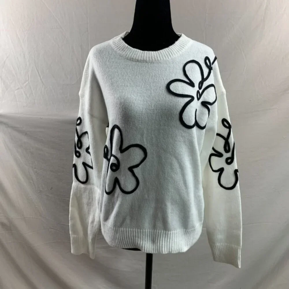 LAST ONE🔥 White/Black Floral Pattern Drop Shoulder Sweater